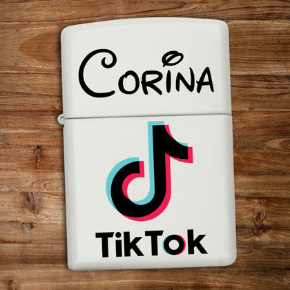 Bricheta personalizata cu nume Tik Tok - Revelarta.ro