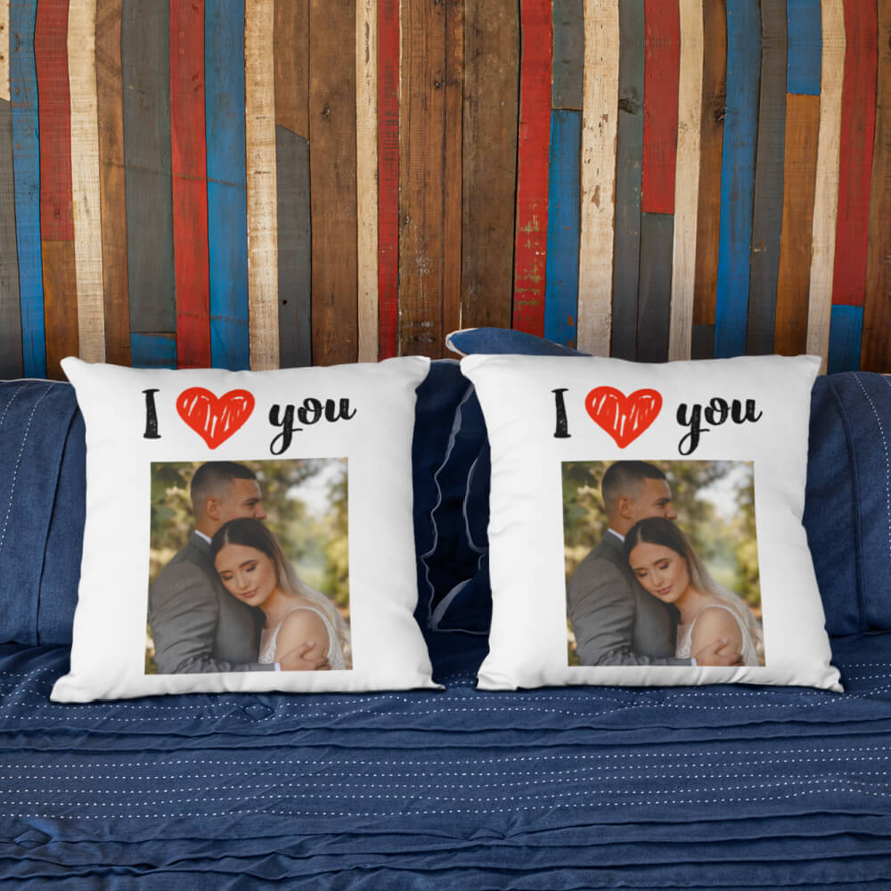 Set cadou personalizat pentru iubit/iubita - 2 Perne + 2 Cani personalizate - I love you - Revelarta.ro